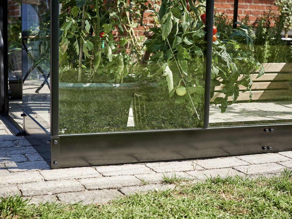 Halls Greenhouses Fundering Qube 106 - Zwart Gecoat